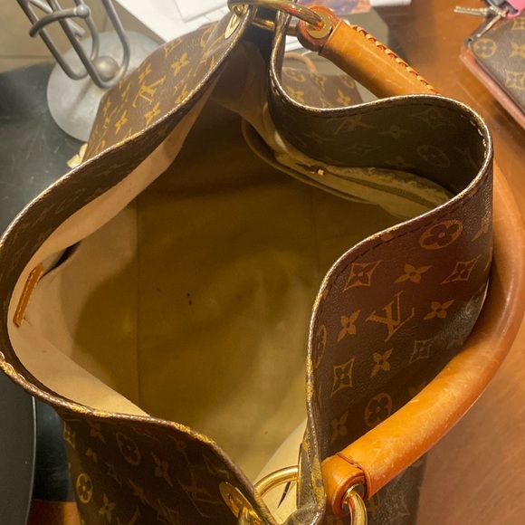 ❤️❤️❤️Louis Vuitton Artsy MM. EXCELLENT CONDITION - Picture 14 of 16